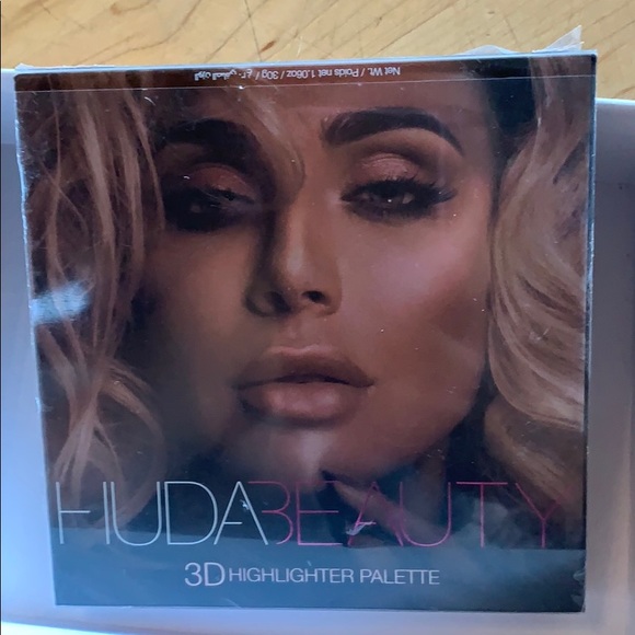 3D Highlights Palette // Huda Beauty - Picture 1 of 3